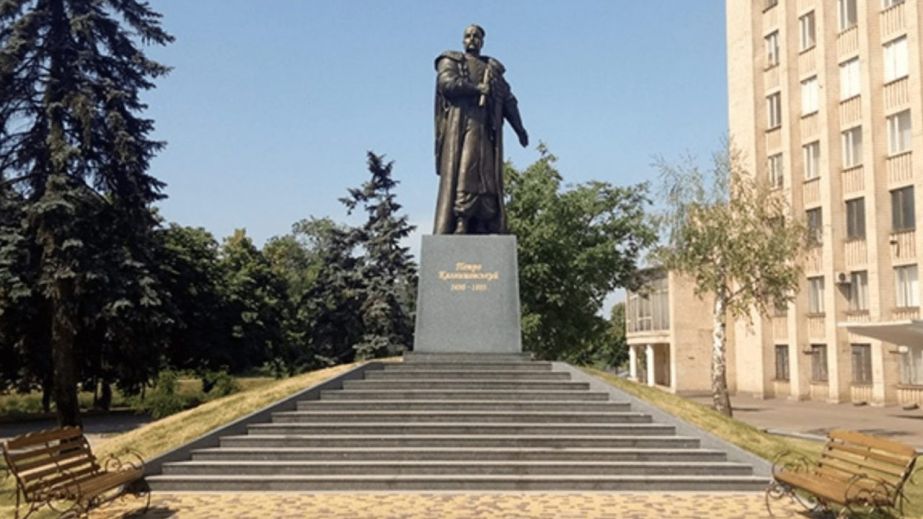 На Дніпропетровщині засудили вандала, який спаплюжив пам’ятник за гроші