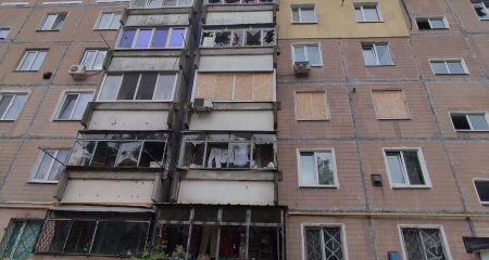 Влучили у будинки: росіяни 24 червня масовано обстріляли Нікополь