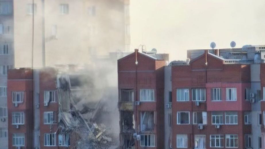 Ракетний удар по багатоповерхівці у Дніпрі: є загиблий та постраждалі (ФОТО)