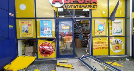 Як у Дніпрі виглядають потрощені магазини після ракетного удару (ВІДЕО)