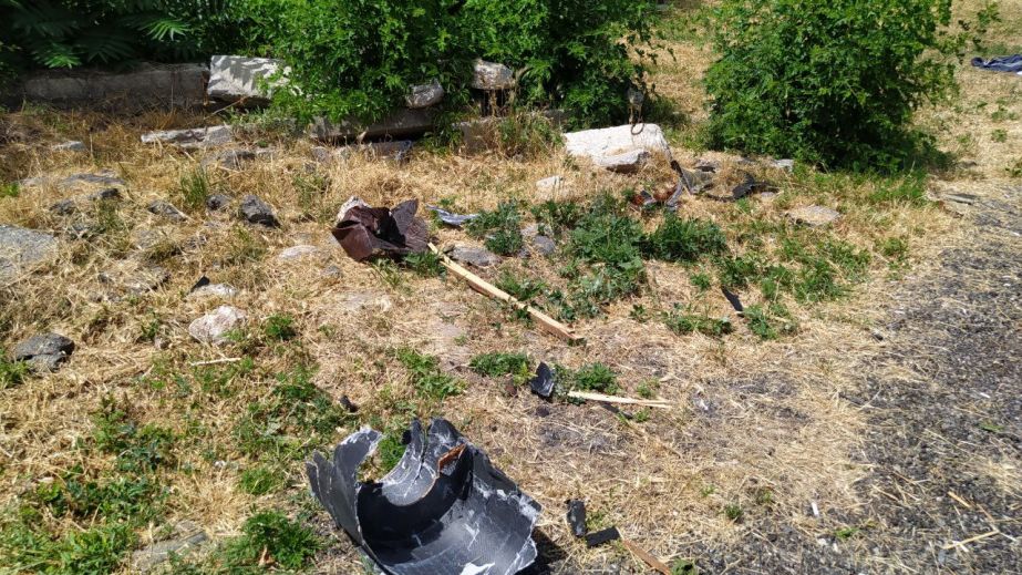 В Днепре на земле находят обломки сбитого российского шахеда (ФОТО)