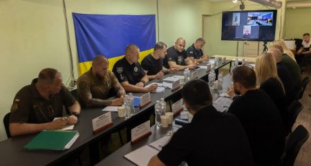 "Розбір польотів" і роздача нагород: голова МВС Клименко приїхав до Дніпра