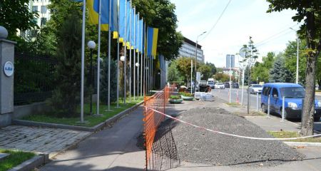 В Днепре на Сичеславской набережной строят новую парковку