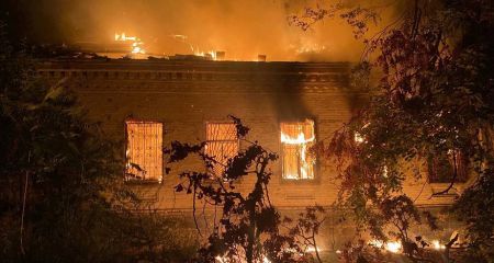 В ночь на 16 августа россияне атаковали Никопольщину: возник сильный пожар