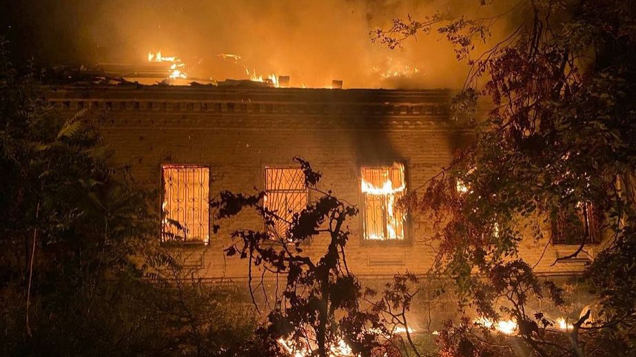 У ніч на 16 серпня росіяни атакували Нікопольщину: виникла сильна пожежа