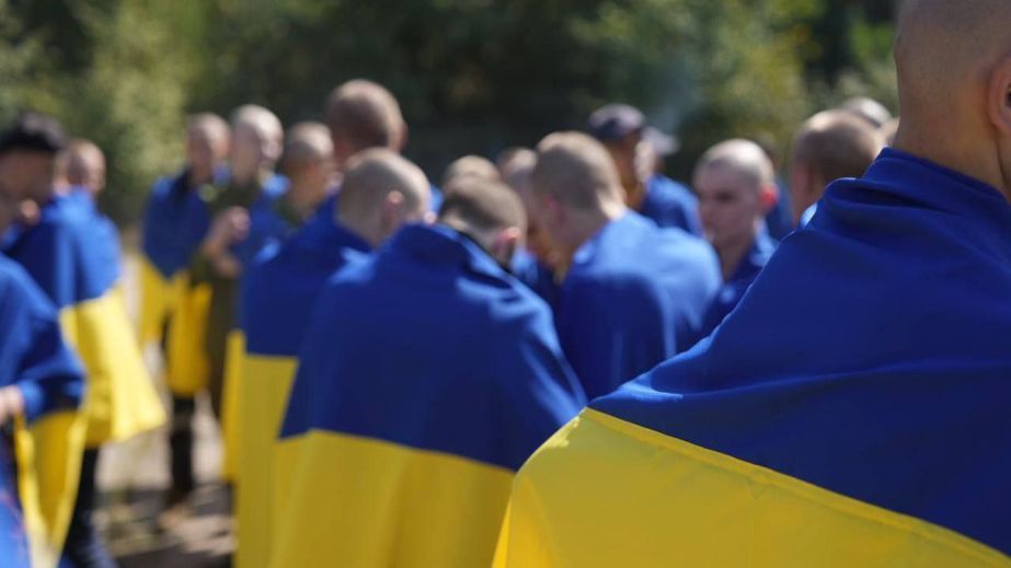 Додому на Дніпропетровщину повернулися з російського полону троє захисників