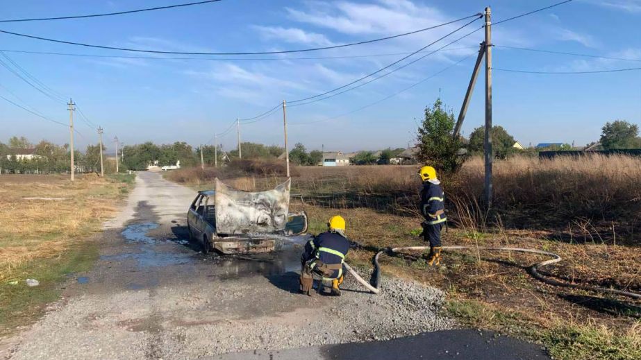 В Днепропетровской области во время движения загорелся автомобиль (ВИДЕО)