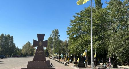 Скандал навколо меморіалу у Кривому Розі: як місцева влада тисне на родичів загиблих