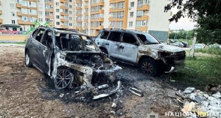 Поджигали автомобили: в Днепре задержали двух мужчин