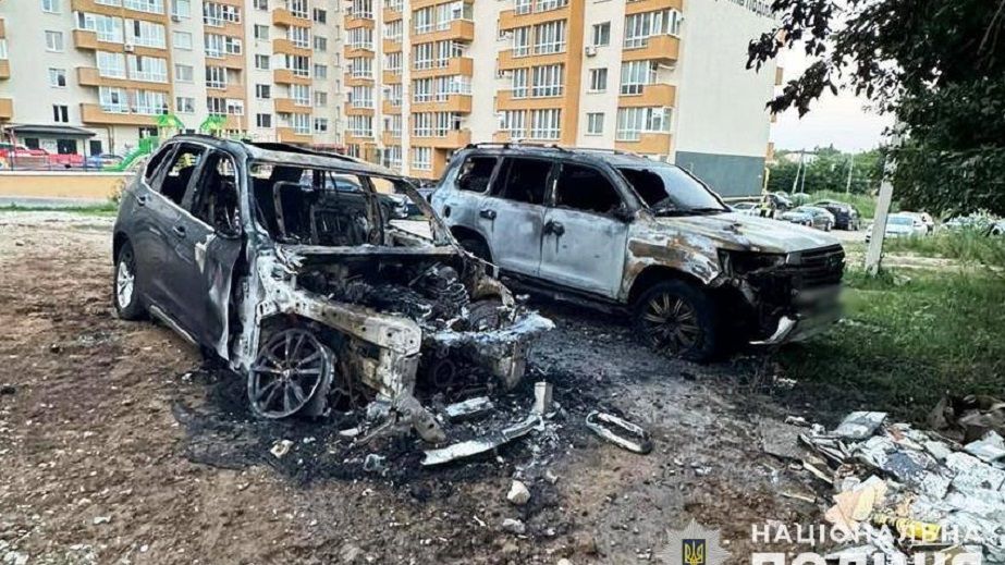 Підпалювали автомобілі: у Дніпрі затримали двох чоловіків