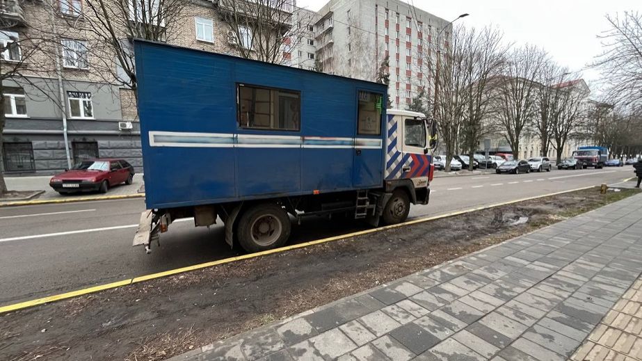 Шукали порив і пошкодили кабель: у Дніпрі мешканці вулиці раптом залишилися без світла (ВІДЕО)