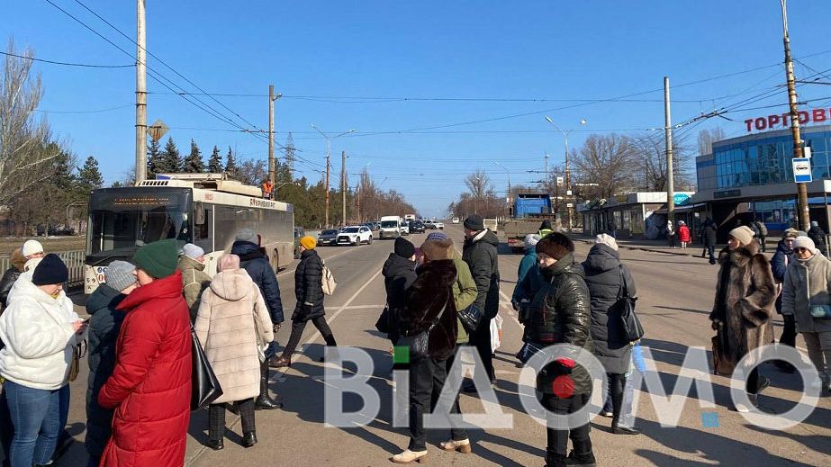 В Кривом Роге люди перекрыли дорогу из-за отсутствия тепла (ФОТО, ВИДЕО)