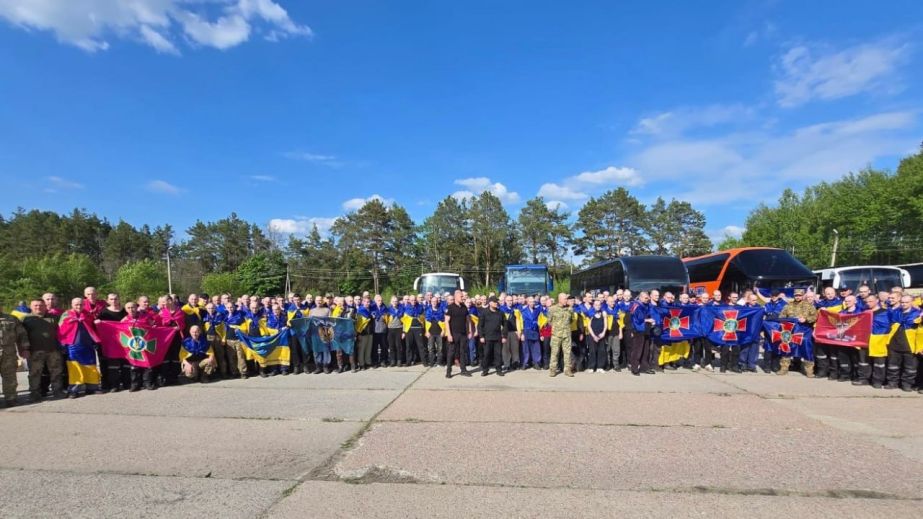 Украина 23 мая вернула из российского плена 390 человек: среди них жители Днепропетровщины (ВИДЕО)
