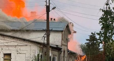 Пострадавший пенсионер и побитые здания: стражи порядка показали последствия обстрелов Днепропетровщины (ФОТО)