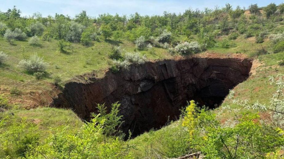 На Днеіпропетровщині виявили 300-метрове глибиною провалля (ФОТО)