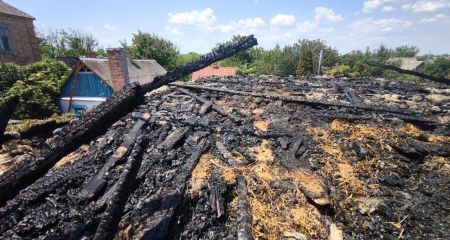 Окупанти 3 червня обстріляли Нікопольщину та Криворіжжя: постраждав пенсіонер (ФОТО)