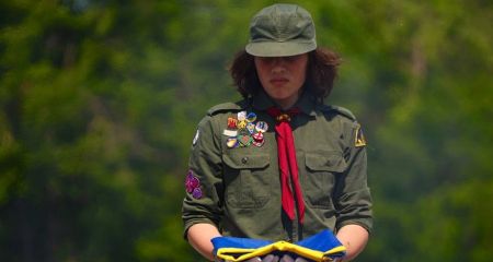 Прощание с символом: в Кривом Роге сжигали изношенные украинские флаги (ФОТО, ВИДЕО)
