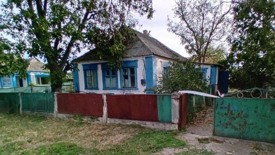 Зустрів свою дружину в його спальні: на Дніпропетровщині чоловік забив до смерті сусіда прутом