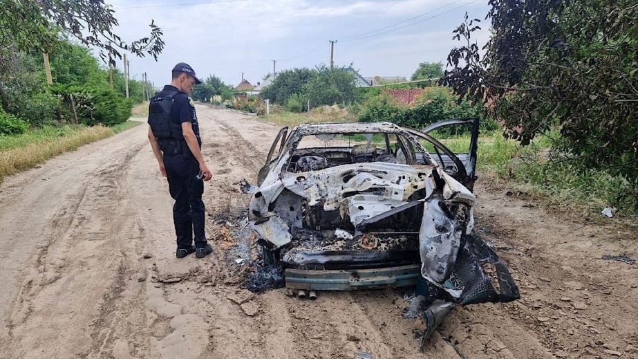 Оккупанты убили на Никопольщине человека и несколько ранили: в полиции показали последствия атак (ФОТО)
