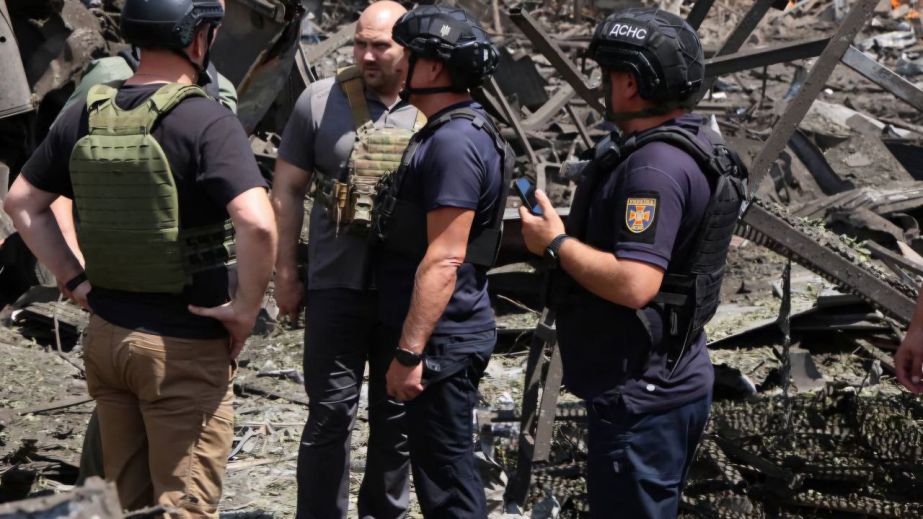 У Дніпрі вже 8 загиблих від ракетного удару: в ОВА розповіли про наслідки (ВІДЕО)