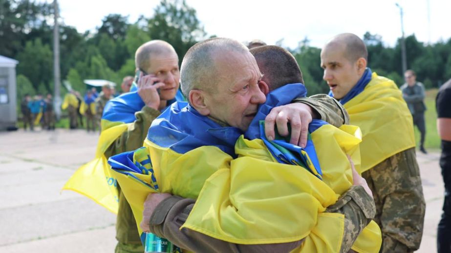 Україна повернула додому з полону українських воїнів: 5 з них з Дніпропетровщини (ВІДЕО)