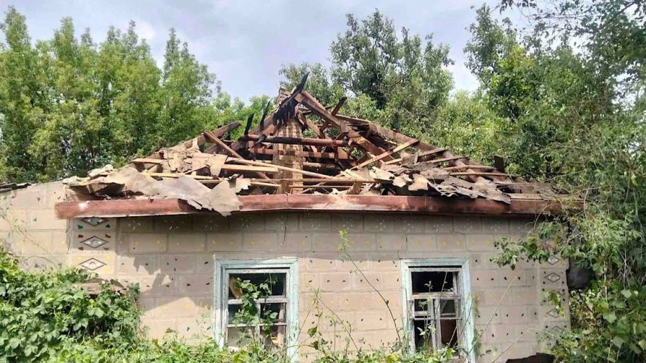 У поліції показали наслідки обстрілів Дніпропетровщини, під час яких постраждали люди (ФОТО)