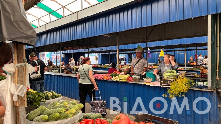 У Кривому Розі продавчиня курила біля прилавку та дала ляпаса жінці, за що отримала штраф