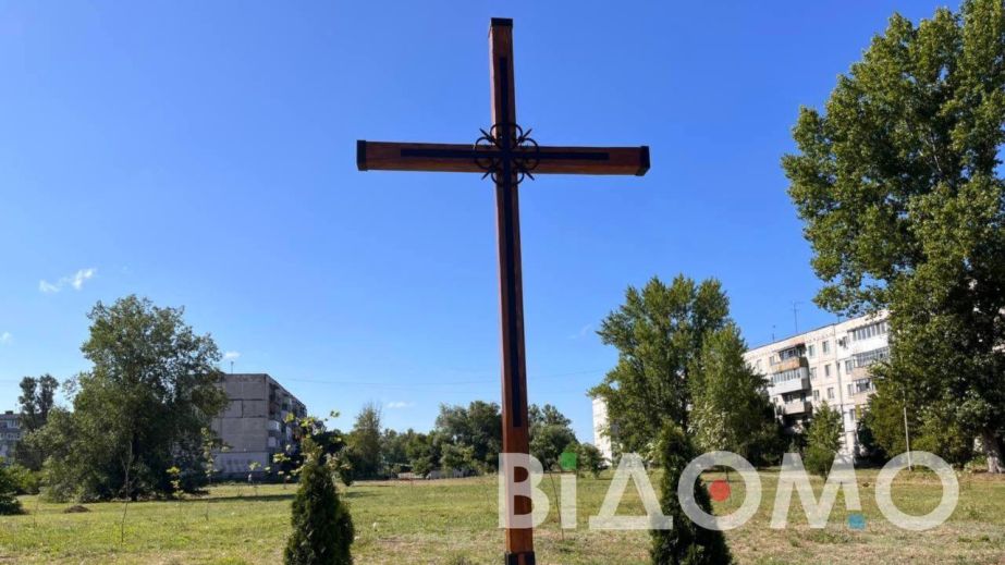 Освятили хрест: продовження історії загадкової знахідки у Павлограді (ФОТО, ВІДЕО)