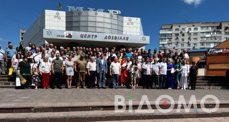 Співали навіть депутати: як у Павлограді КП святкувало річницю (ФОТО)