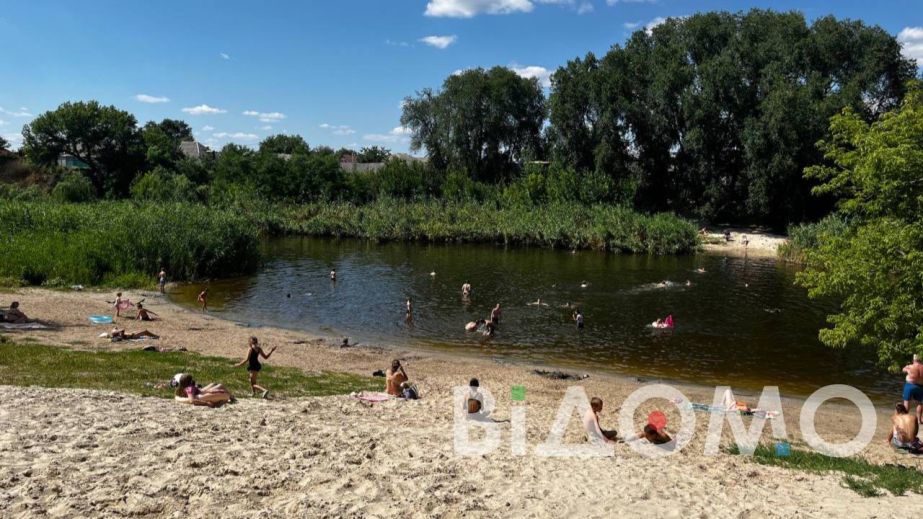 Купаются, несмотря на запрет: в Павлограде пляж заполнен (ФОТО, ВИДЕО)