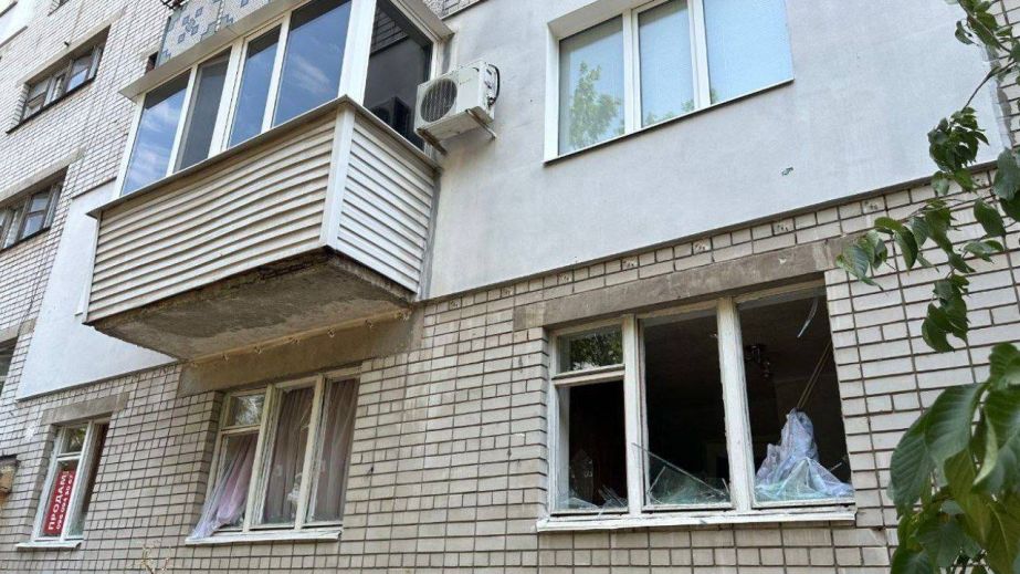 Потрощені будинки та вибиті вікна: Самар оговтується після "шахедної" атаки (ФОТО)