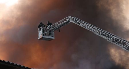Через масовану "шахедну" атаку на Дніпро загинула людина: виникли пожежі