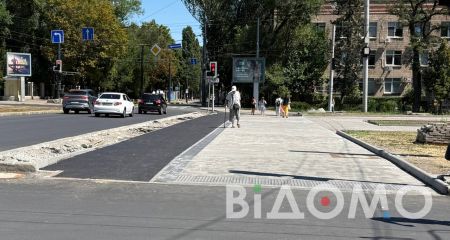 Безбар'єрний простір: у Дніпрі в районі Соборної площі оновили тротуари (ФОТО, ВІДЕО)