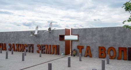 В Каменском завершается строительство мемориального комплекса (ФОТО)