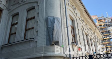 Как в Днепре скрыли от деколонизации барельеф Брежнева (ФОТО, ВИДЕО)