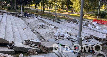 Как продвигается ремонт лестницы в парке Глобы (ФОТО, ВИДЕО)