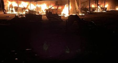 У Дніпрі внаслідок "шахедної" атаки загорілася стоянка з автомобілями (ВІДЕО)