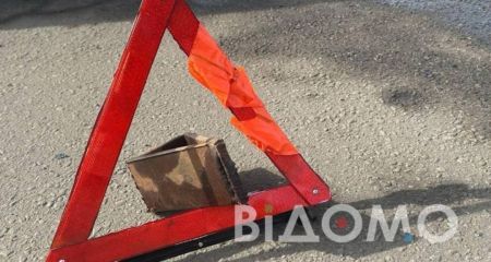 У центрі Дніпра зіткнулися два легковики: рух ускладнено (ФОТО)