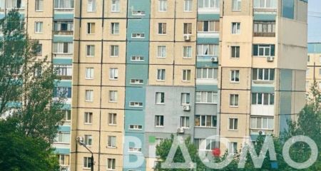 На Парусе в Днепре горит квартира в многоэтажке (ВИДЕО)