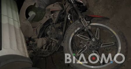 Під Павлоградом чоловік на автівці переїхав мотоцикл (ФОТО, ВІДЕО)