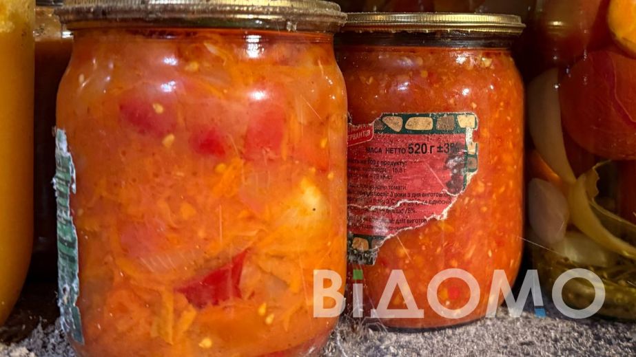 Не из морозилки, а из банки: хозяйка из Павлограда рассказала, как закрывает перец, аджику и лечо (ФОТО)