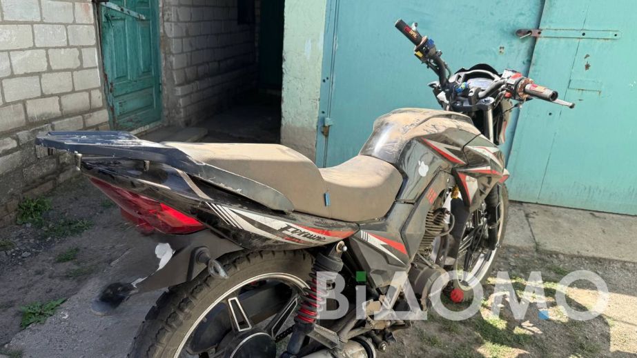 Втрьох на одному мопеді: як катаються підлітки у Дніпрі (ВІДЕО)