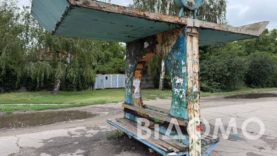 В Павлограде демонтируют "убитые" автобусные остановки (ФОТО, ВИДЕО)