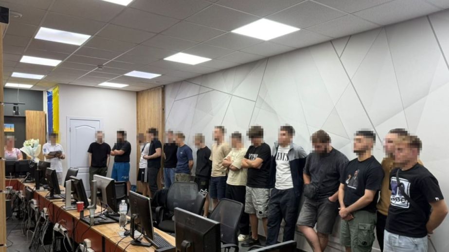 В пяти городах Днепропетровщины накрыли 31 мошеннический колл-центр (ФОТО)