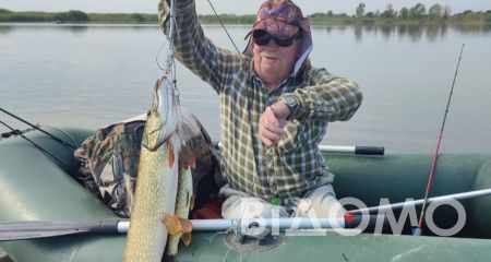 В Днепре рыбаки заполонили набережную (ВИДЕО)