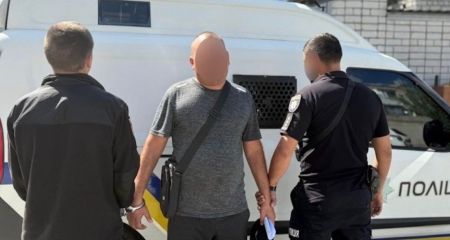 Прикрылся верой и украл деньги: на Днепропетровщине мужчина обокрал пенсионерку