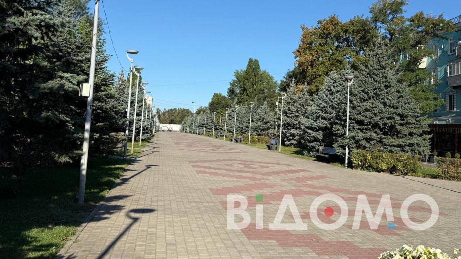 Не деколонізовані написи та фонтан з підсвіткою: як виглядає площа Героїв у місті Самар (ФОТО, ВІДЕО)