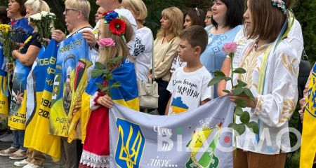 Били в дзвін і вшанували полеглих: як у Павлограді відзначили День Державного Прапору (ФОТО, ВІДЕО)