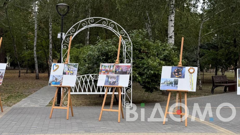 Как украсили сквер в Павлограде ко Дню Государственного Флага Украины (ФОТО, ВИДЕО)