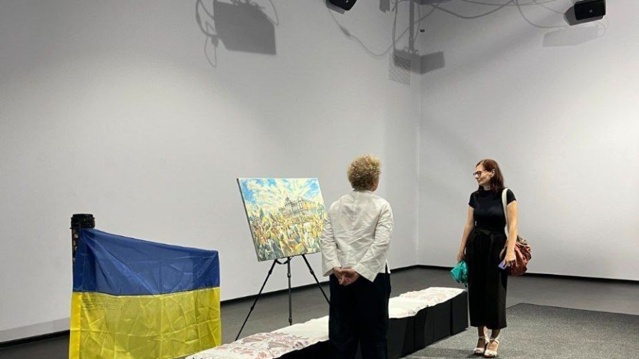 На виставці у Дніпрі показали перше підняття українського прапора у Бахмуті (ФОТО)